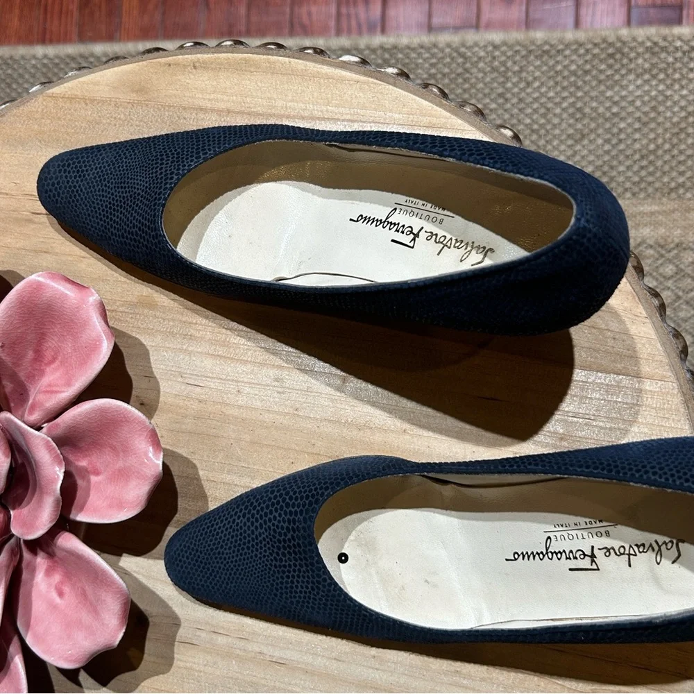 Salvatore Ferragamo Boutique Navy Blue‎ Snake Skin Leather Pumps Size 8.5 A
